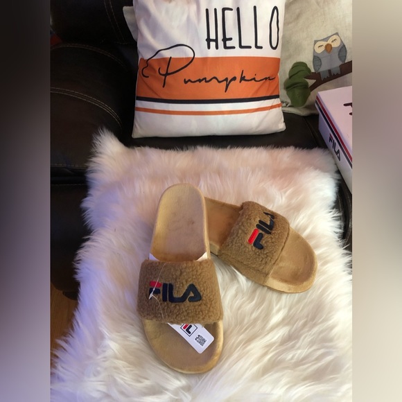 FILA - Picture 2 of 5